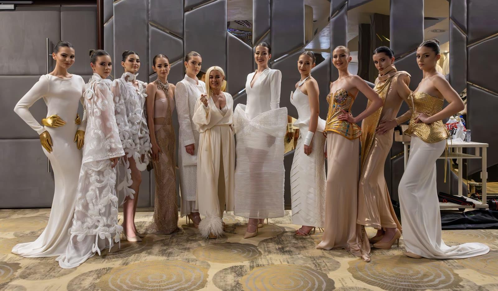 Backstage — Colecția 2024: echipa de modele alături de Alice Mekker